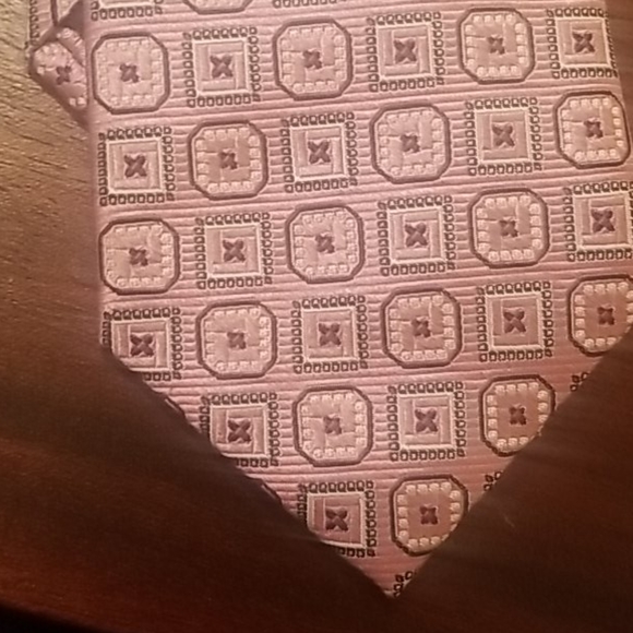 Jos.A.Bank Signature Collection Pink  61 in - Picture 2 of 5